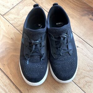 VESSI Waterproof “Weekend” Sneaker Big Kid size USJ3